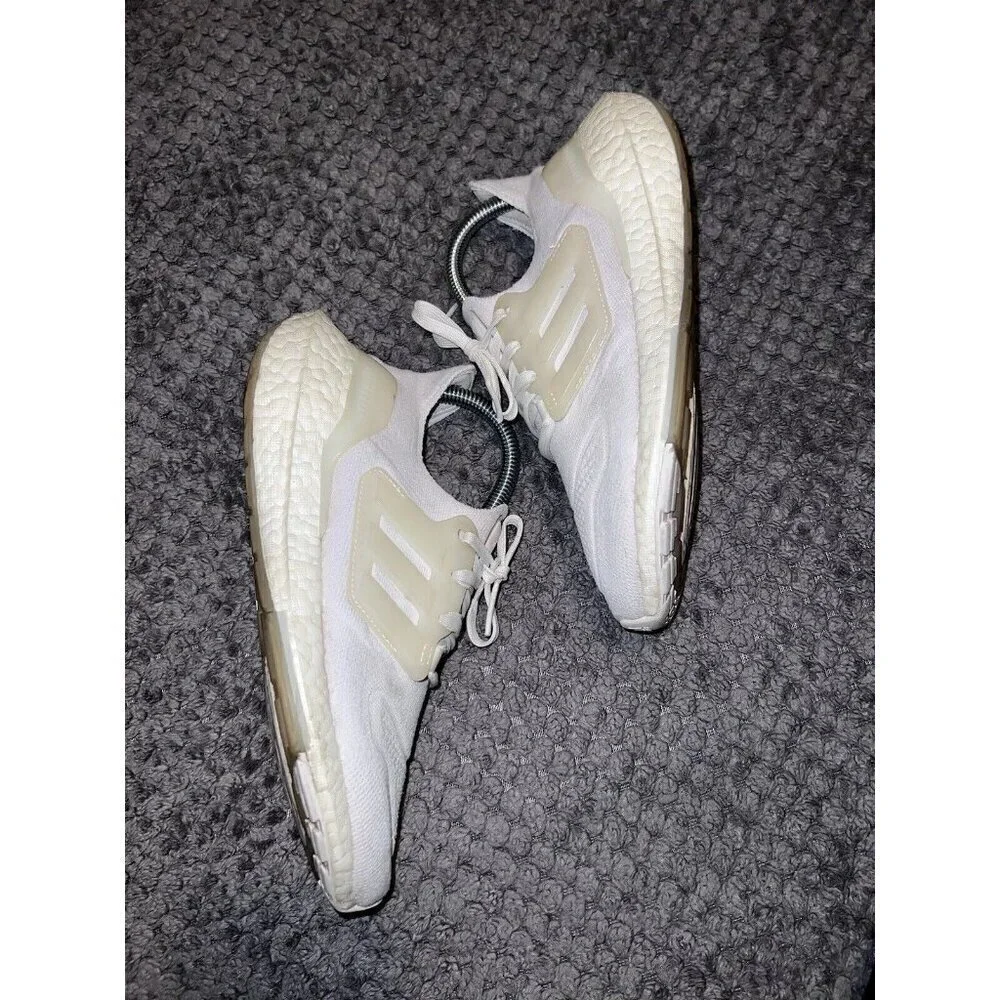 ADIDAS UltraBoost 22 Triple White Womens Sz 6